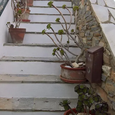 A Pretty House Of Art Deco & Local Knitting Baskets Апартаменты Тинос